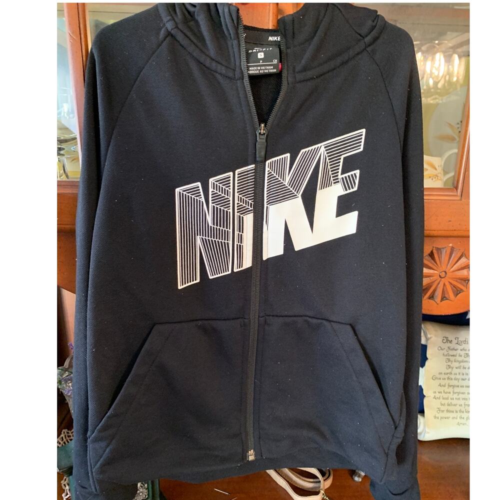 NIKE KIDS UNISEX BLACK ZIPPER HOODIE WHITE GRAPHIC SIZE SMALL 8/10